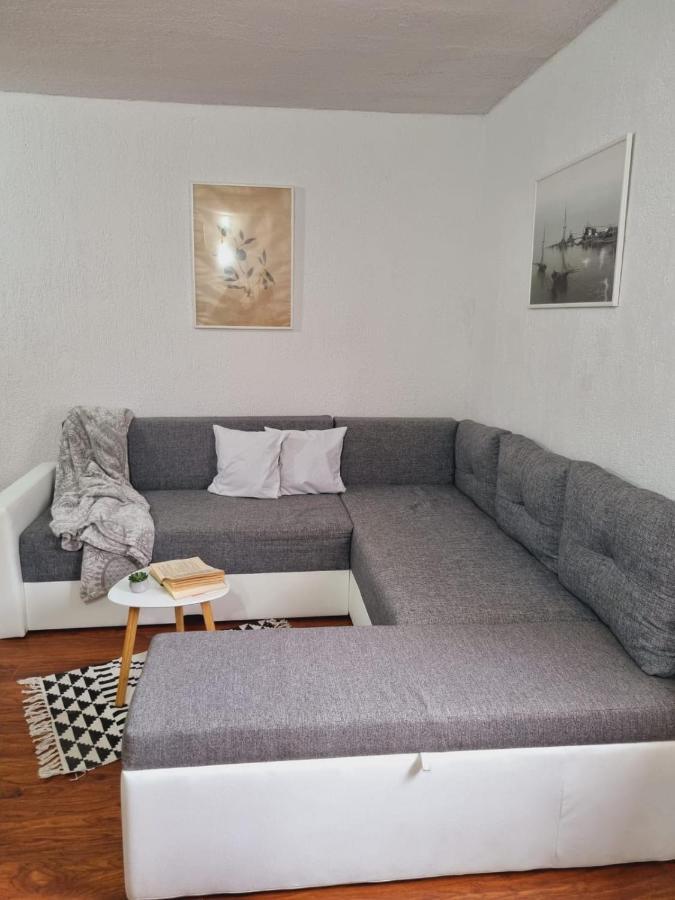 Apartmani 'Cvit' カルロバッグ エクステリア 写真