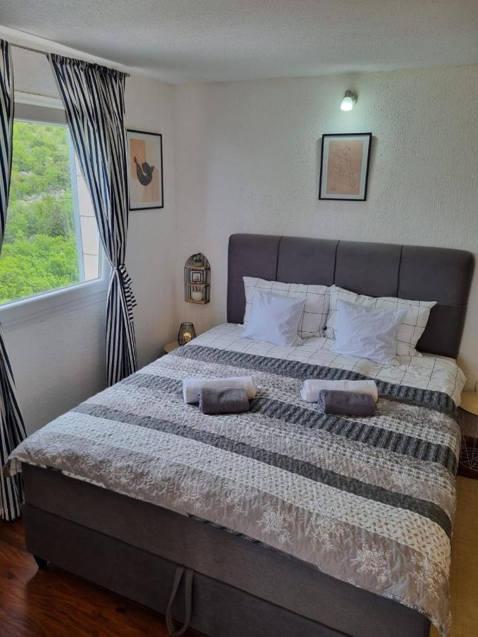 Apartmani 'Cvit' カルロバッグ エクステリア 写真