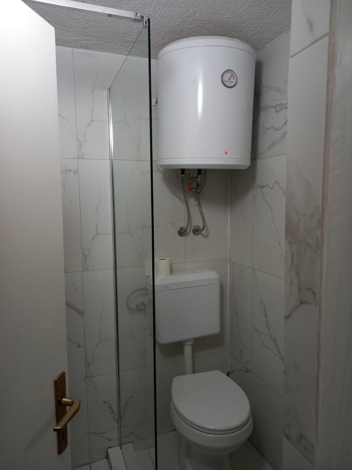 Apartmani 'Cvit' カルロバッグ エクステリア 写真