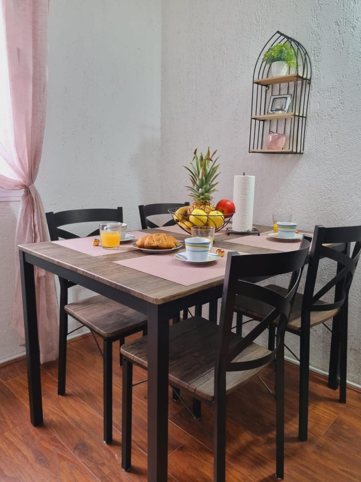 Apartmani 'Cvit' カルロバッグ エクステリア 写真