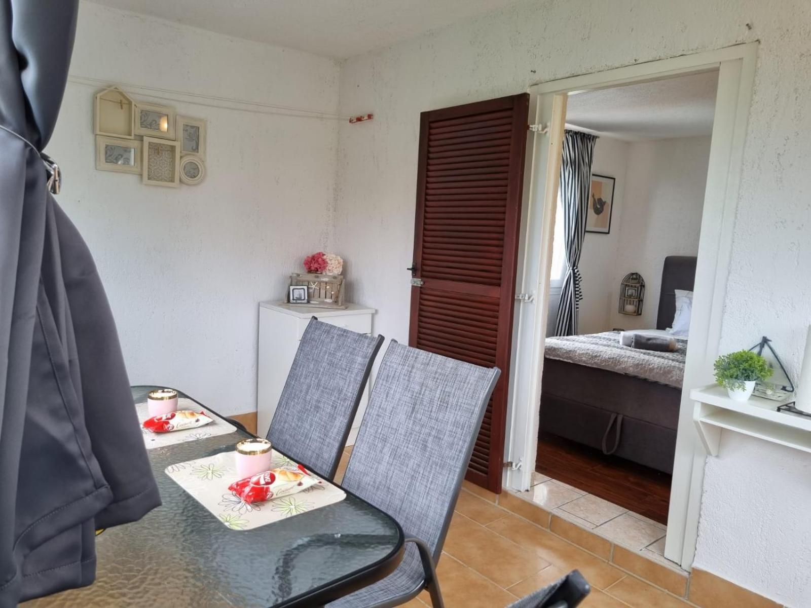 Apartmani 'Cvit' カルロバッグ エクステリア 写真