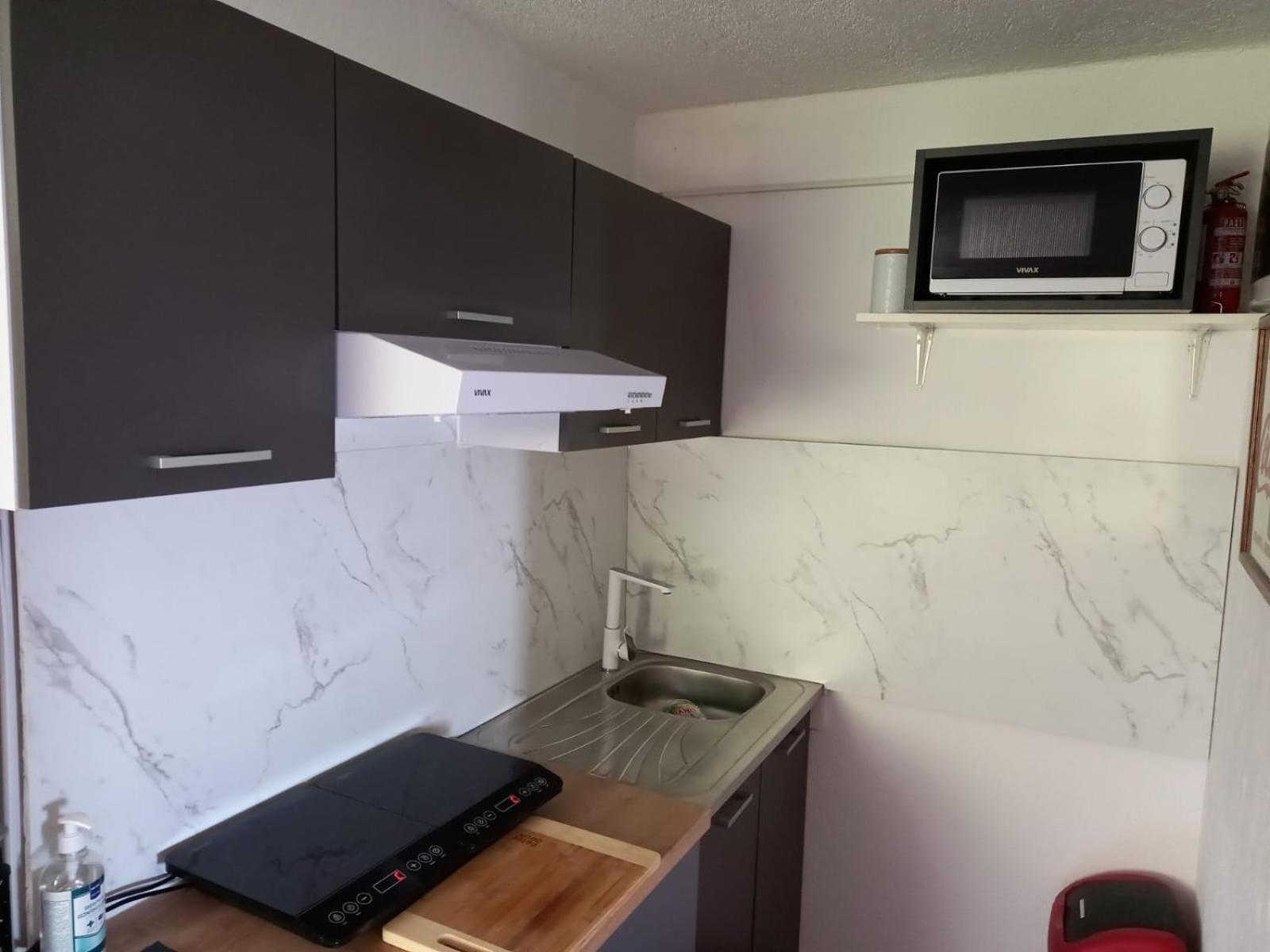 Apartmani 'Cvit' カルロバッグ エクステリア 写真