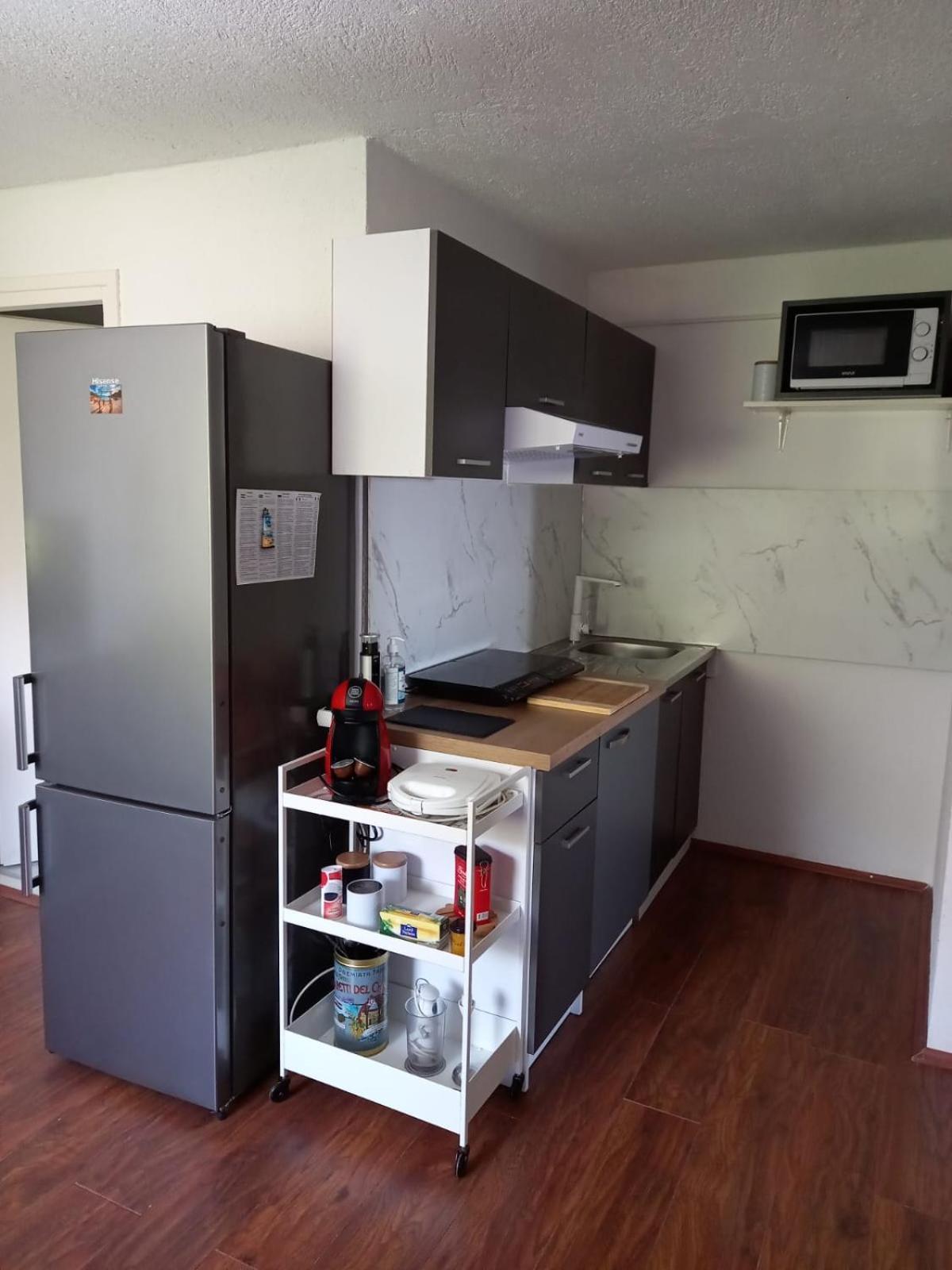 Apartmani 'Cvit' カルロバッグ エクステリア 写真